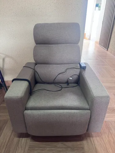 Poltrona reclinável elétrica