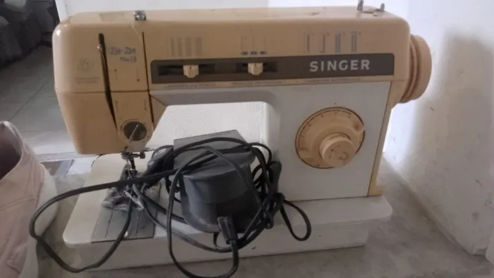 Máquina de Costura Singer Zig Zag 16