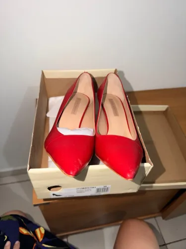 Scarpin de couro vermelho Jorge Bischoff