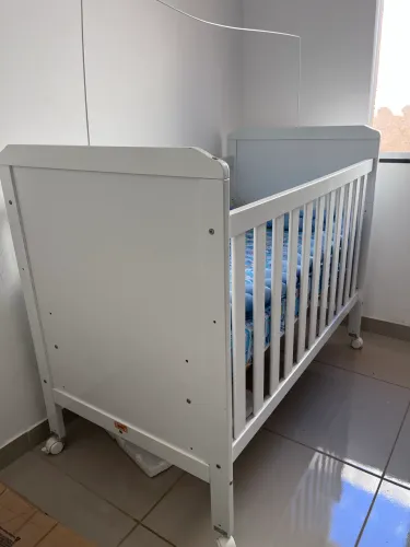 Vendo Berço ( Com colchão e protetor)