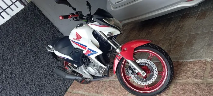 CB 300 A VENDA.
