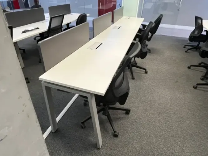Baia de Escritório Corporativa 3 Posições de Trabalho - Excelente Estado