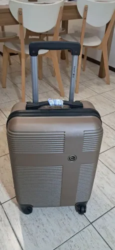 Mala com puxador travado 