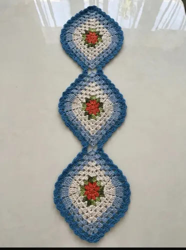 Trilho de mesa em crochê