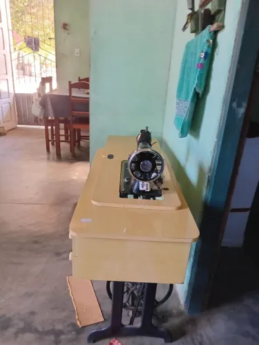 Máquina de costura em ótimo estado