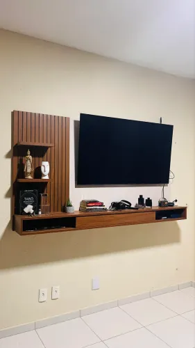 Painel para TV com Nichos e Prateleiras - Semi Novo Vendo painel/rack para TV
