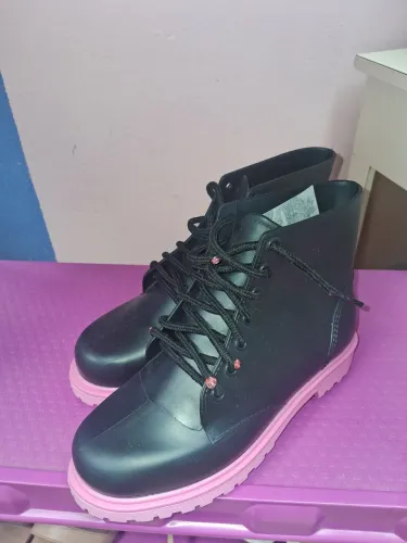 Vendo bota infantil