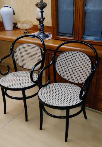 Par de Cadeiras Thonet Originais - Madeira Curvada e Palhinha