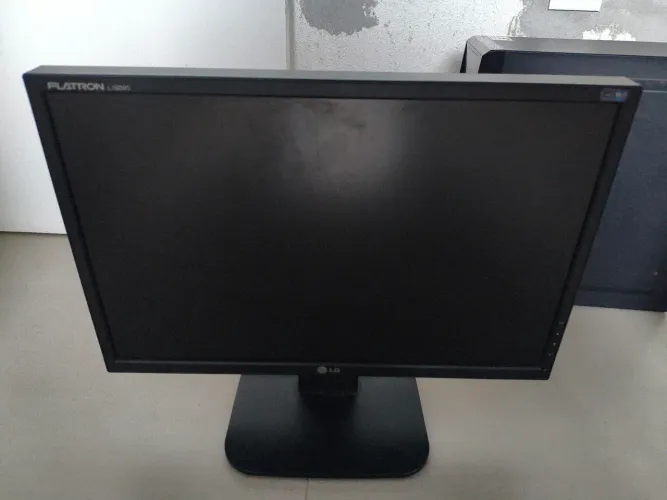 monitor LG flatron l192ws 60hz e monitor AOC e970Sw
