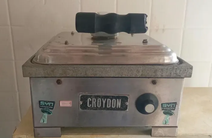 Chapa prensa croydon 35 x 35 cm 110 V
