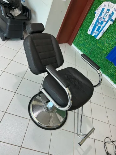 Cadeira de barbeiro, Valor 900