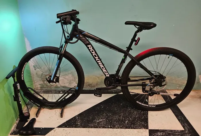 Bicicleta Rockrider ST120 Aro 29 + Cadeado + Bomba de pneu + luzes + banco extra