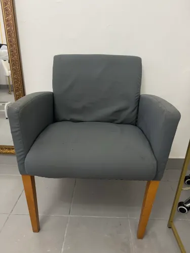Poltrona cinza tecido