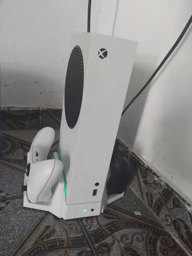 Xbox series s + 2 controles + Base de carregamento