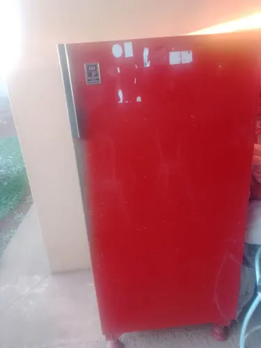 Geladeira Antiga vermelha para restaurar