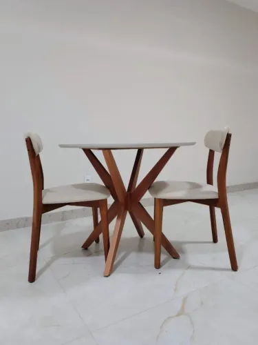 Mesa Redonda 90cm - Tampo MDF com Vidro e Base em Madeira