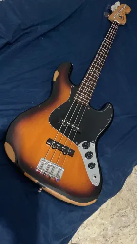 Baixo Squier Affinity 