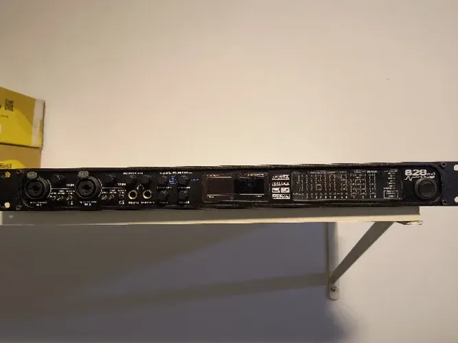 - Interface de áudio Motu 828 Mk3 28x30 Firewire Mac/Win - Precisa de um computador com po