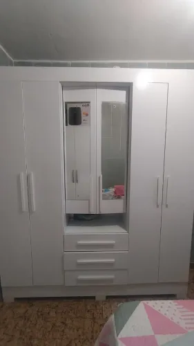 Guarda roupa 6 portas e três gavetas novo