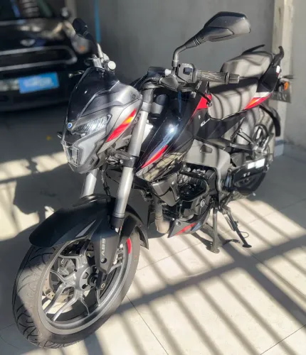 Bajaj Dominar NS200 2026, com apenas 1.550km rodados tá zera