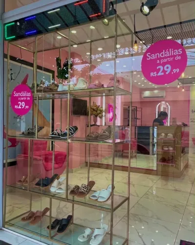 Vende-se Loja De Sandálias Femininas Completa