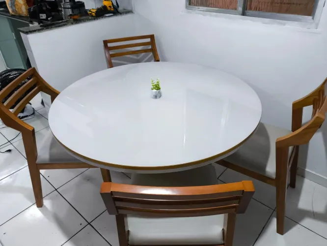 Vendo mesa nova, apenas um mês de uso.