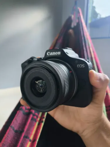 Canon r100 + lente do kit, com nota fiscal 1 mês de uso 