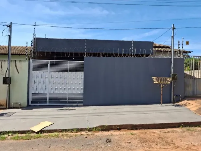 Alugo casa de 3 quartos no Jd Paula 2