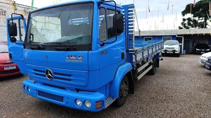Caminhão Mercedes 712C