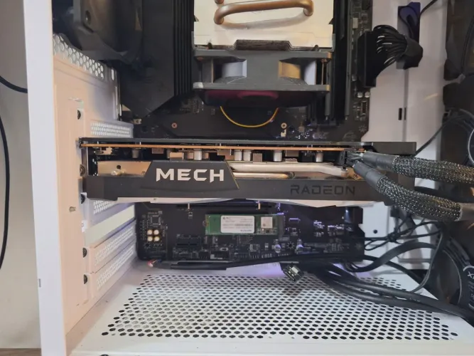 Placa de Vídeo Radeon RX 6650 XT