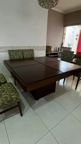 Mesa de jantar quadrada para 8 cadeiras