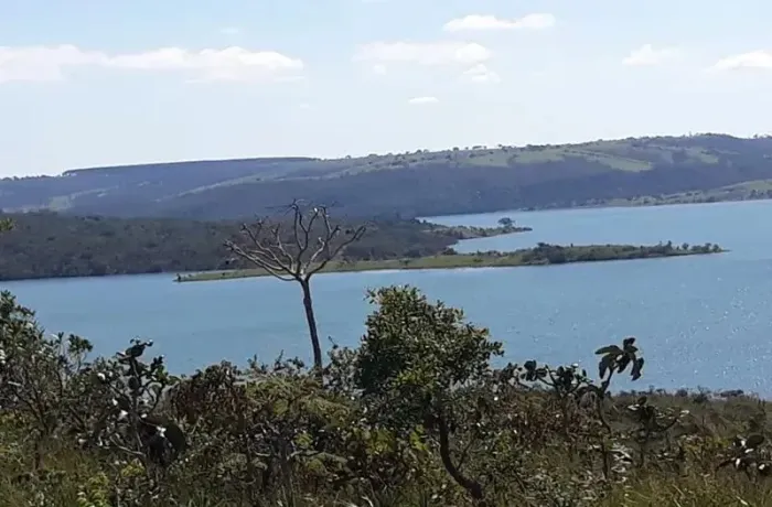 Corumbá IV Lote na beira do Lago Corumbá.