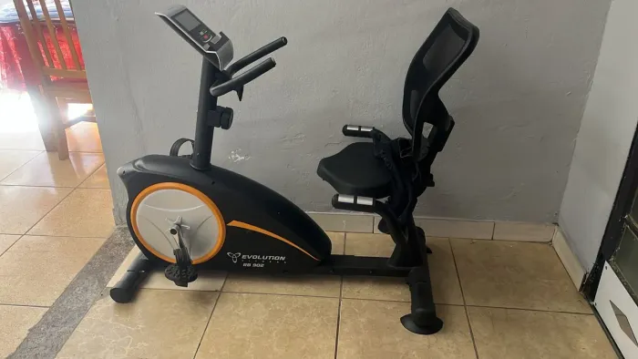 Bicicleta ergométrica horizontal RB902
