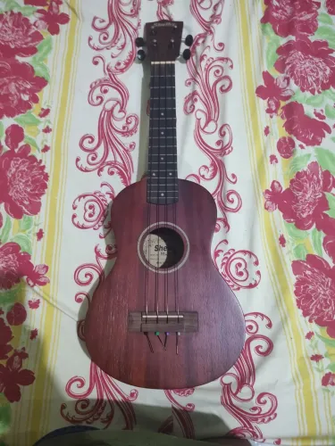 vende-se ukelele em ótimas condições 