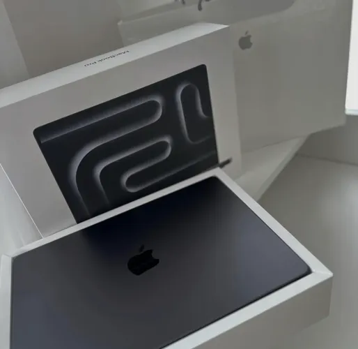 MacBook Pro M3 Pro 36GB