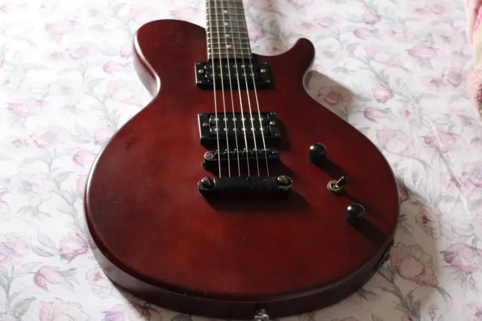 Guitarra Dean Les Paul com Captadores Malagoli e Push-Pull