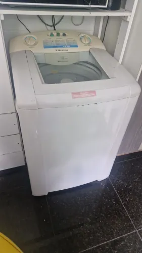 Estou vendendo uma máquina de lavar Eletrolux com capacidade de 10 Kg com turbo limpeza