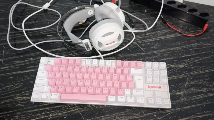 Vendo Teclado e Headset gamer redragon 