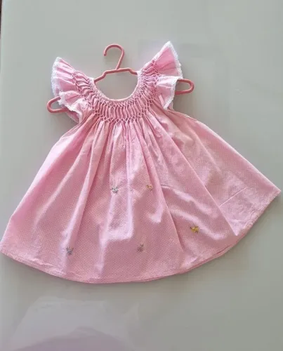 Vestido casinha de abelha e bordado rococó 6 a 9 meses