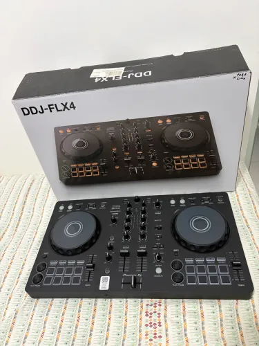 Controlador Pioneer Dj Ddj Flx4 Preto
