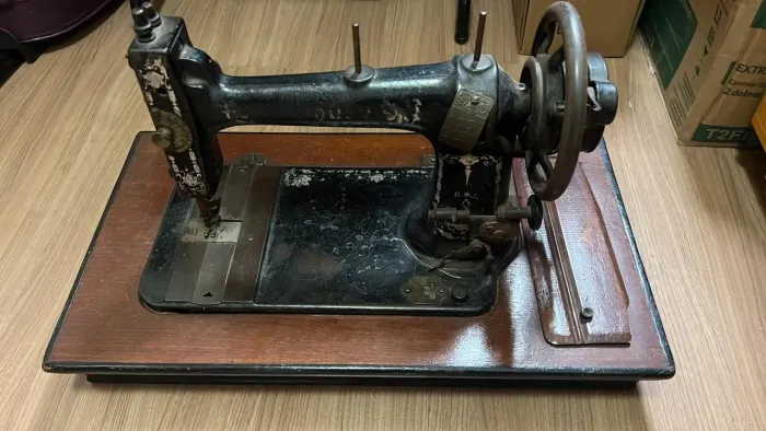 Máquina de costura manual