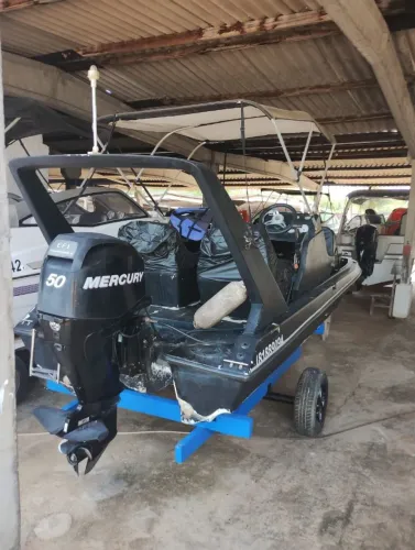 Lancha catamarã 17 pés motor 4 temposMercury 50hp 