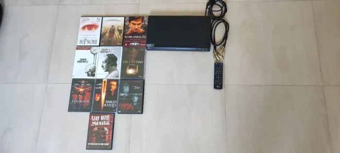 Aparelho de DVD LG com controle remoto e 10 filmes em DVD