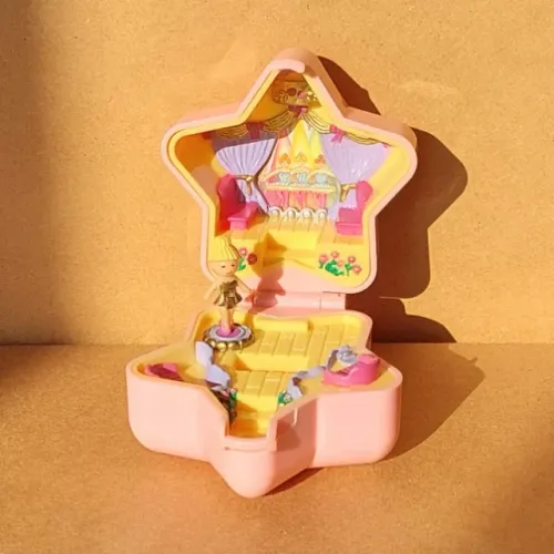 brinquedo - estojo polly pocket tiny ballerina + boneca pony parade/palomino pony (usados)
