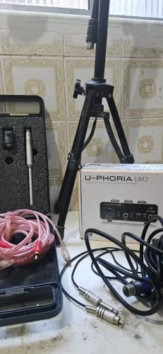 KIT RTA BEHRINGER UMC22 + ECM8000 + TRIPÉ E CABOS - COMPLETO