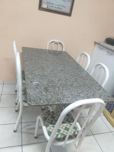 Jogo de mesa de Ferro em perfeito estado vendo barato