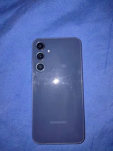 VENDO CELULAR SEMINOVO, COM MARCAS DE USO, UNICO DONO