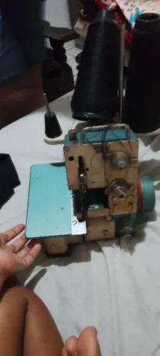 Máquina overlock butterfly
