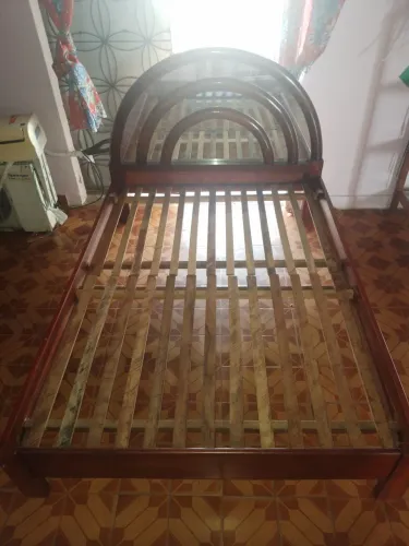 Cama de Casal de Madeira com Espelho - Ótimo Estado