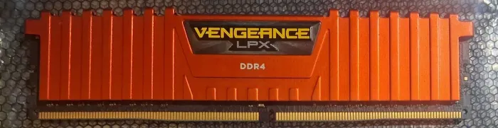 Memória RAM Corsair Vengeance LPX 8GB DDR4 2666MHz CL16